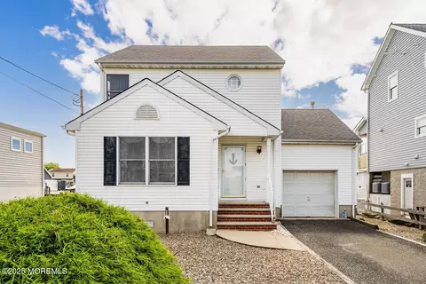 5 Sycamore Ln, Toms River, NJ 08753
