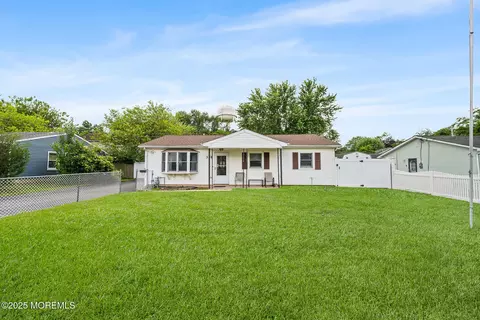 398 Chamberlain St, Toms River, NJ 08757