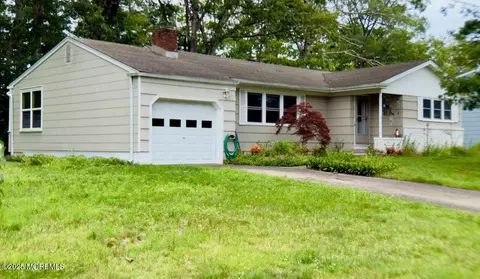 33 Camelot Dr, Toms River, NJ 08755