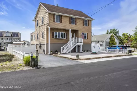 3 Woodhaven Rd, Toms River, NJ 08753