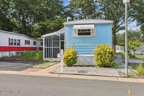 318 Roberts Rd, Toms River, NJ 08755