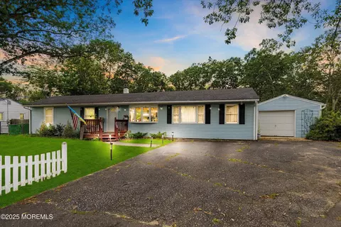 15 Wilson Dr, Howell, NJ 07731