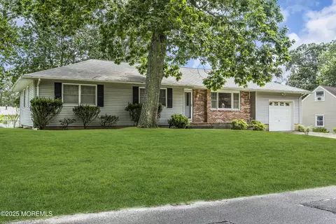 355 Constitution Dr, Forked River, NJ 08731