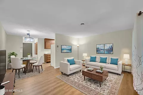 15 Cambridge Cir # C, Manchester, NJ 08759