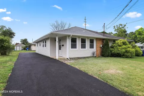 7 St Moritz Pl, Toms River, NJ 08753