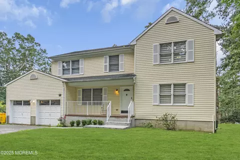 170 Seminole Dr, Lakewood, NJ 08701