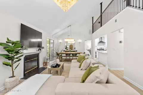 8 Juneau Ct, Tinton Falls, NJ 07712