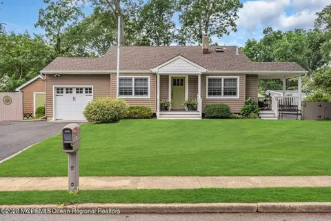 19 Germania Ct, Toms River, NJ 08755