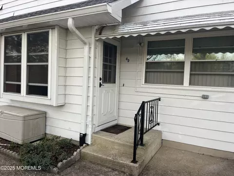 4 Ironsides Dr # D, Manchester, NJ 08759