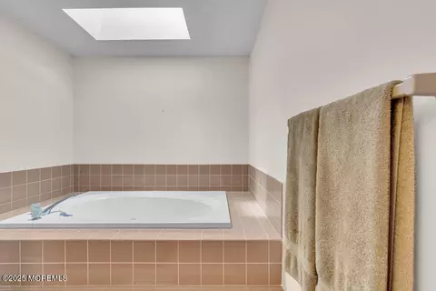 Bath - 12 Cedar Ct, Jackson, NJ 08527 photo 4 of 5