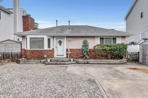 660 Drum Point Rd, Brick, NJ 08723