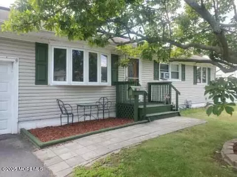 106 Arrowhead Park Dr, Brick, NJ 08724