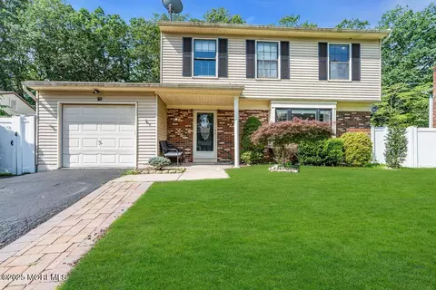 10 Flintlock Dr, Howell, NJ 07731