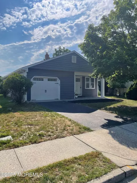 155 Davenport Rd, Toms River, NJ 08757
