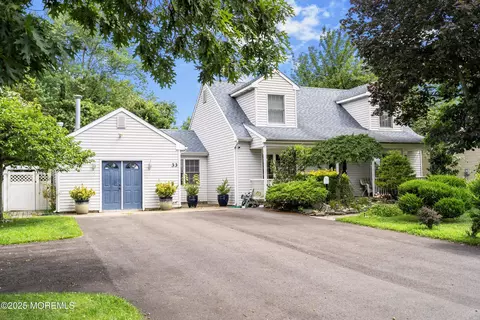 33 Willow Brook Rd, Freehold, NJ 07728