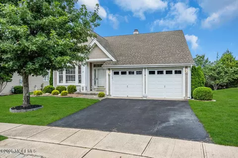 27 Valley Stream Pl, Barnegat, NJ 08005