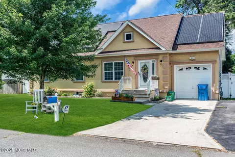 825 10th Ave, Toms River, NJ 08757