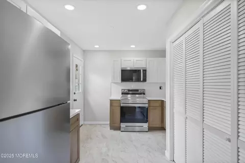 Kitchen - 36 Holly Ct E, Brick, NJ 08723 photo 1 of 2