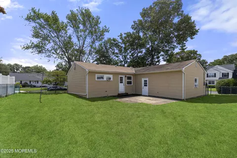 Exterior - 36 Holly Ct E, Brick, NJ 08723 photo 4 of 5