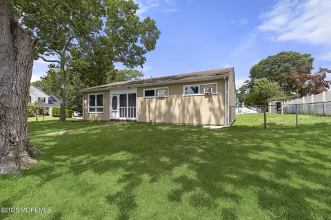 36 Holly Ct E, Brick, NJ 08723