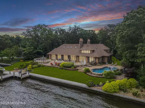 99 Holly Ln, Bayville, NJ 08721