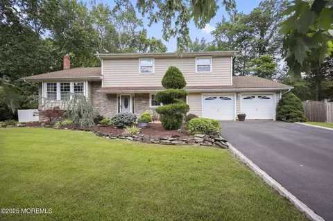 46 Sandburg Dr, Morganville, NJ 07751