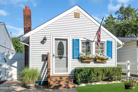 23 Seaside Pl, Keansburg, NJ 07734