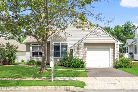 12 Springlawn Dr, Lakewood, NJ 08701