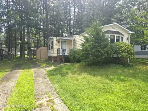 24 Gardenia Pl, Jackson, NJ 08527