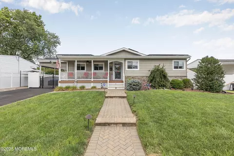 12 Lafayette Dr, Hazlet, NJ 07730