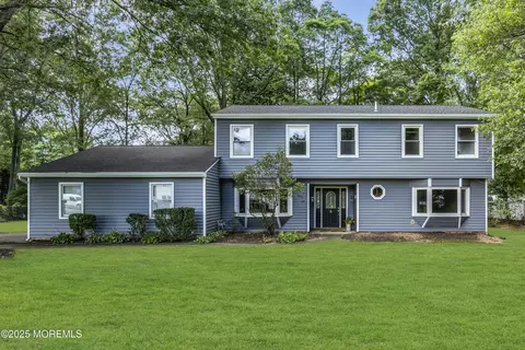 11 Phillips Mills Dr, Middletown, NJ 07748