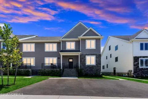 78 Edgecomb Ave, Lakewood, NJ 08701