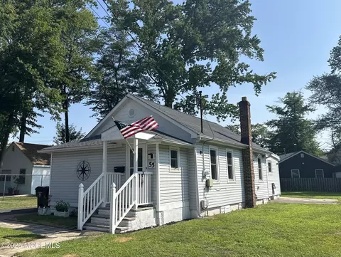 55 Oregon Ave, Middletown, NJ 07748