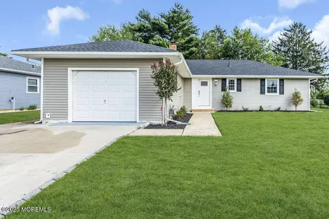 6 Tortola St, Toms River, NJ 08757