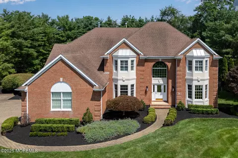 21 Canterbury Dr, Freehold, NJ 07728