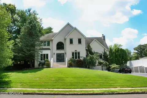 8 Wesley Ct, Eatontown, NJ 07724