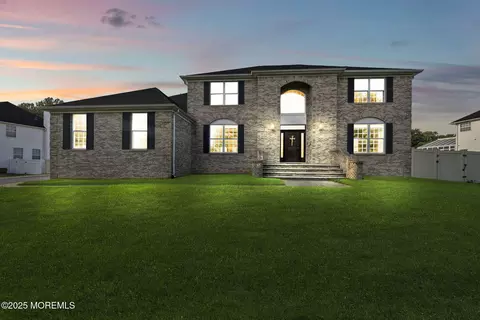 83 Stevenson Dr, Marlboro, NJ 07746