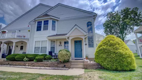 316 Tulip Ln, Freehold, NJ 07728