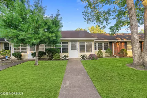 299 W Malvern Ct #B, Lakewood, NJ 08701