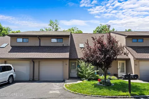 61 Lenape Trl, Tinton Falls, NJ 07724