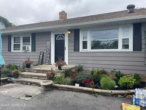 240 Arkansas Ave, Toms River, NJ 08753