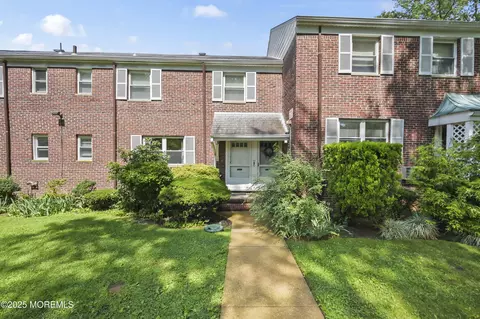 82 Manor Dr #803, Red Bank, NJ 07701