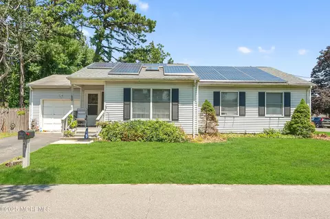 60 Walnut St, Beachwood, NJ 08722