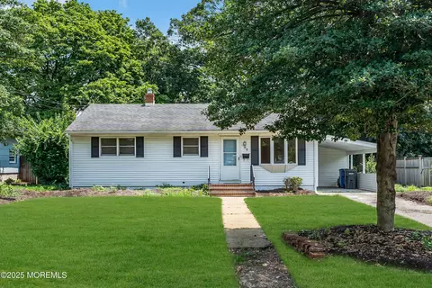 98 Fairacres Dr, Toms River, NJ 08753
