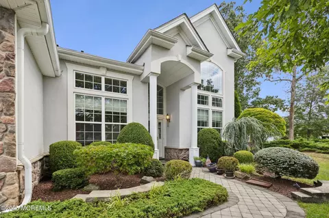 14 Chesterfield Dr, Jackson, NJ 08527