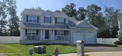4 Saddle Ridge Ct, Bayville, NJ 08721