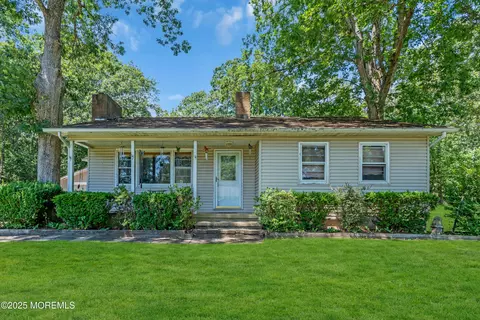 49 Raymond Ave, Toms River, NJ 08755