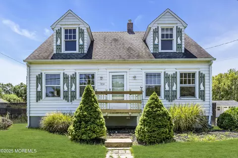 189 Mantoloking Rd, Brick, NJ 08723