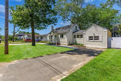 30 Stuyvesant Rd, Brick, NJ 08723