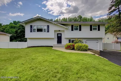 9 Hillside Ter, Morganville, NJ 07751